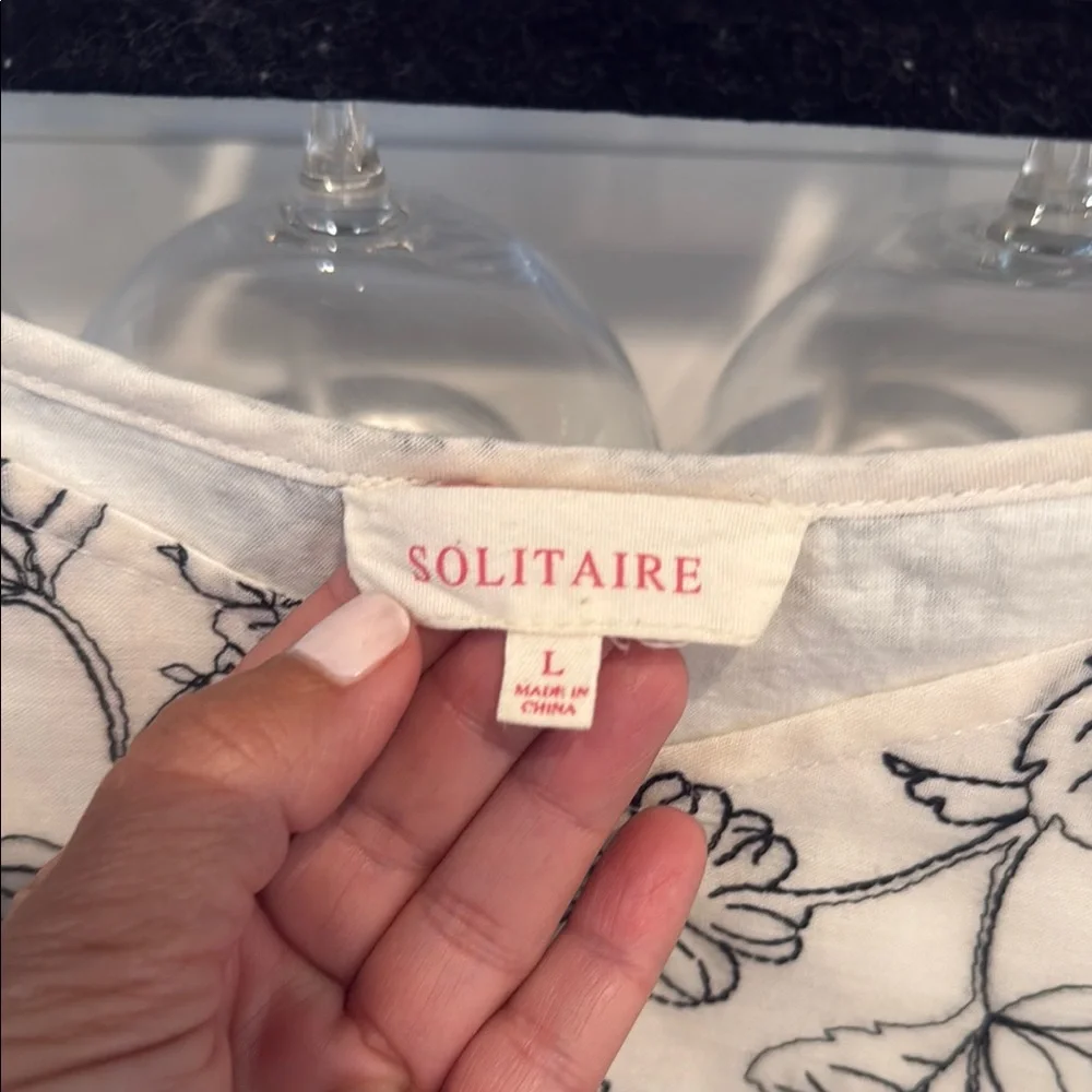 Solitaire Black and White Floral Blouse - Picture 2 of 2